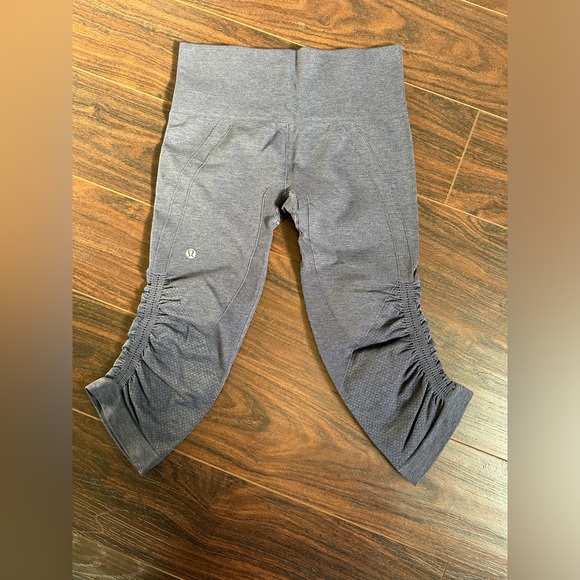 Lululemon In The Flow Crop II Heathered Inkwell - Picture 4 of 6